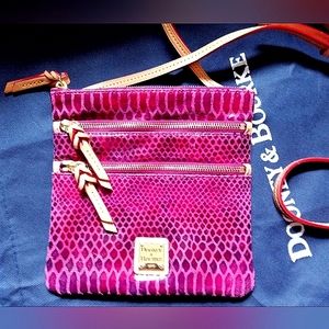 💘 Rare Dooney & Bourke Leather Crossbody Bag 💘